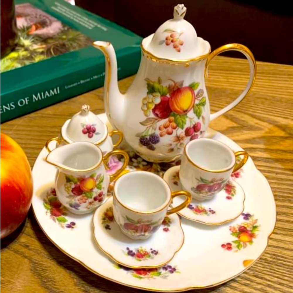 Fruit medley ceramic tea set